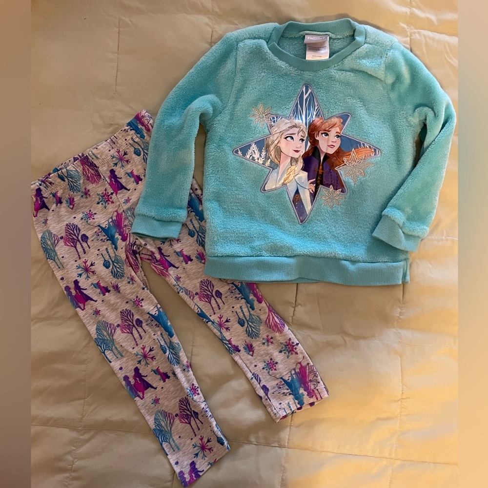 Frozen sweatshirt with leggings